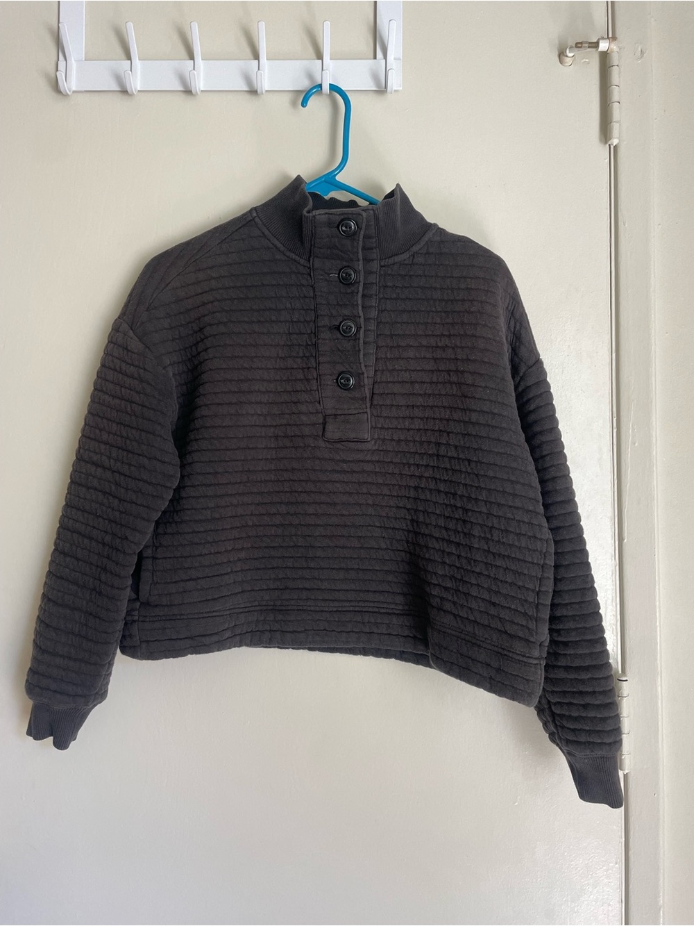 Everlane Black Quilted Cropped Pullover